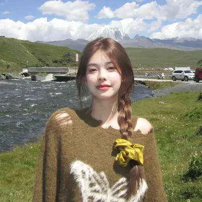 萝莉与太妹的友谊《下妻物语》深田恭子土屋太凤：穿洛丽塔的乖乖女与骑重机车的暴走族爆笑青春