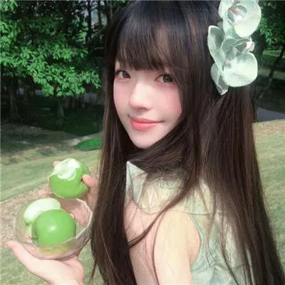【日系青春物语】《花与爱丽丝》高清在线：两个女孩与一个男孩的谎言三角恋，青涩动人