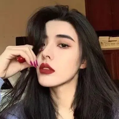 韩国丧尸喜剧《奇妙的家族》超清在线：被丧尸咬了能返老还童？脑洞大开